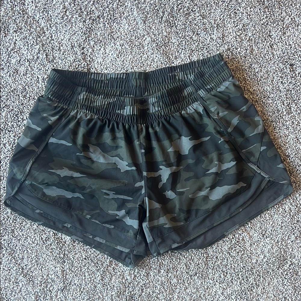 Athleta Mesh Racer Run shorts